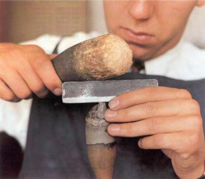 Clivage du diamant brut