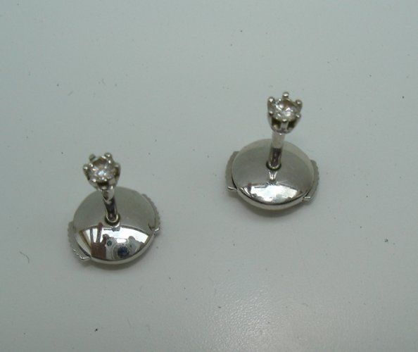 Boucles d'oreille serties de diamants