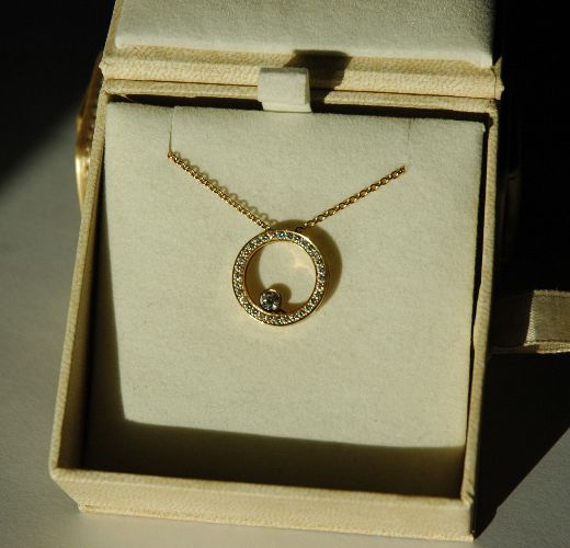 Pendentif or et diamant Pendentif or et diamant