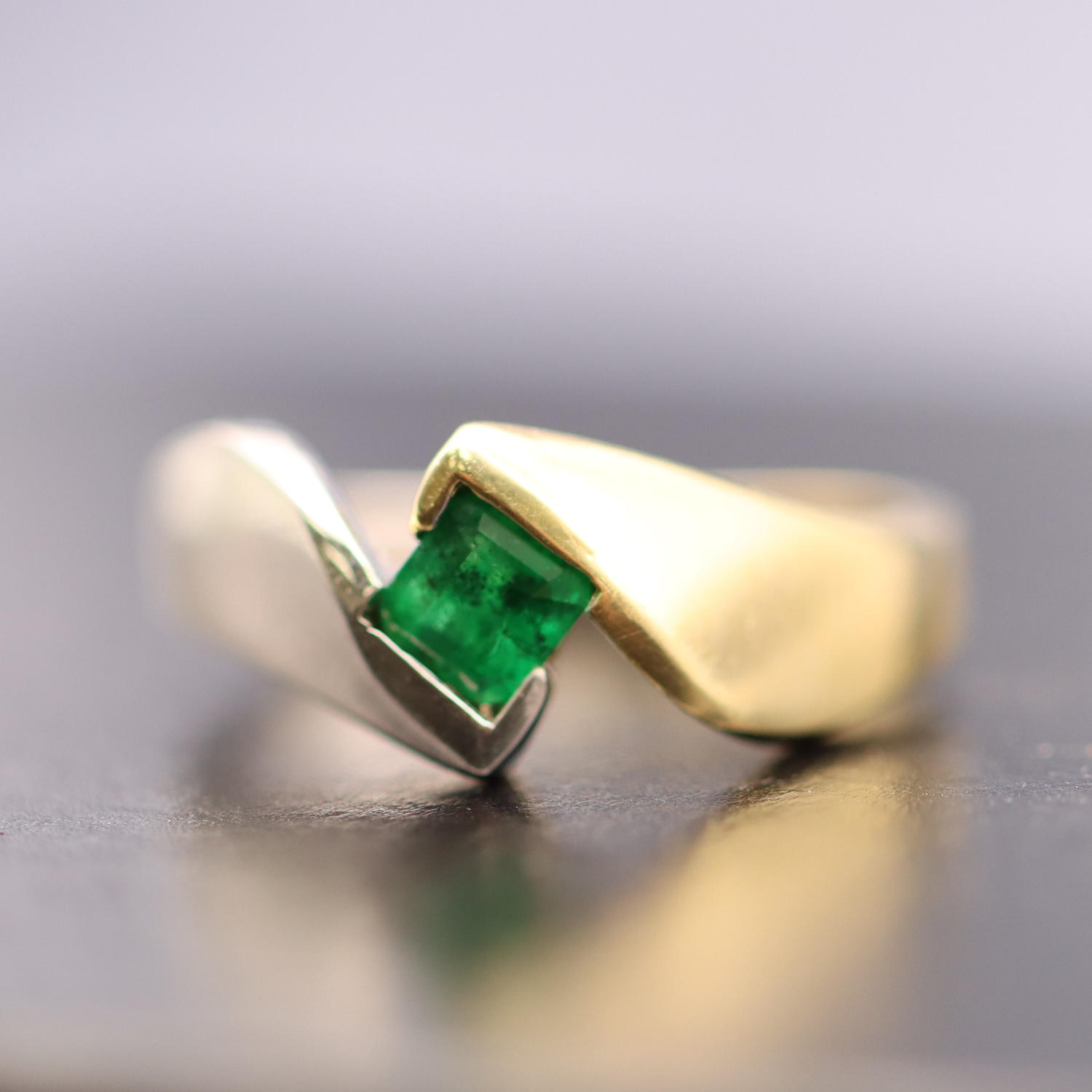 Bagues de fiançailles en or avec émeraude