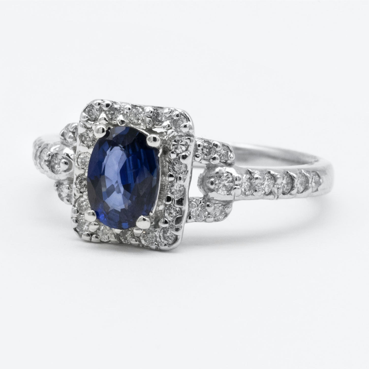 Bague de fiançailles en saphir