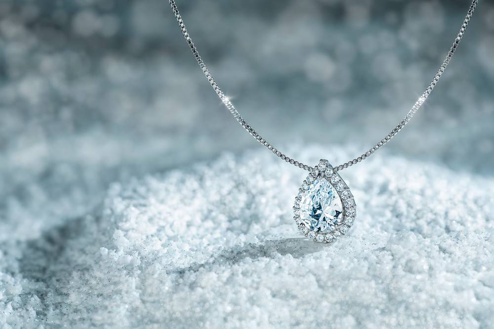 Collier en or blanc diamant