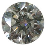 P2 = Piqué 2. Grande(s) et/ou nombreuse(s) inclusion(s) facilement visible(s) à l'oeil nu par le côté de la couronne et affectant légèrement la brillance. Certaines inclusions peuvent être visibles à l'oeil